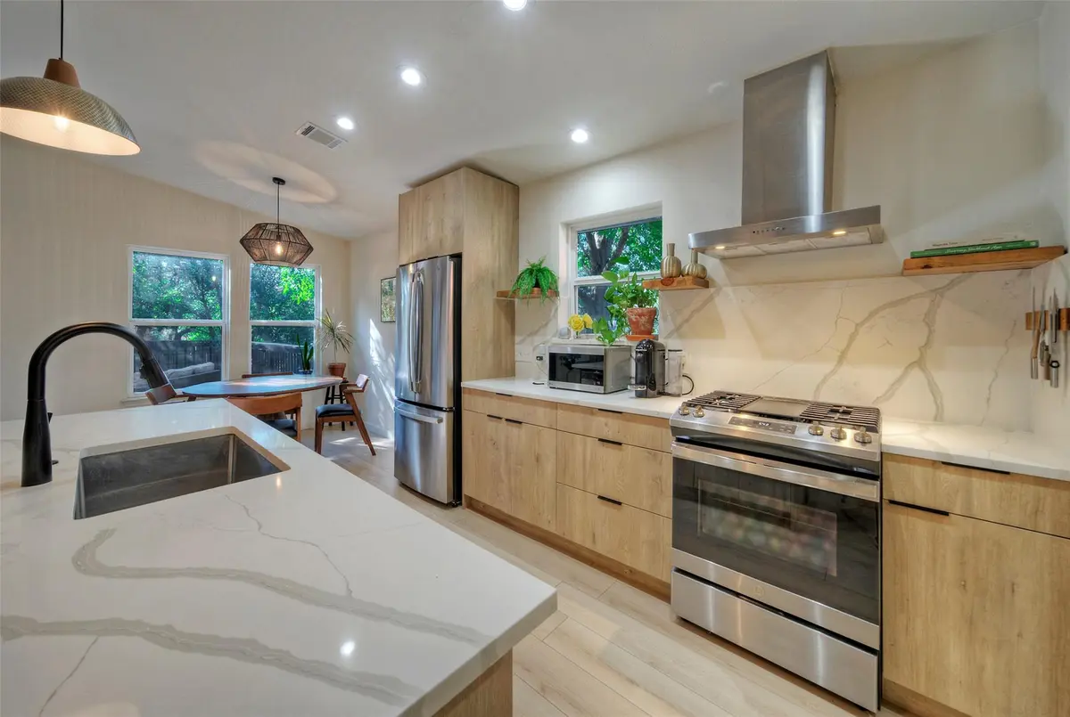 8406 Los Ranchos DR, Austin, TX 78749