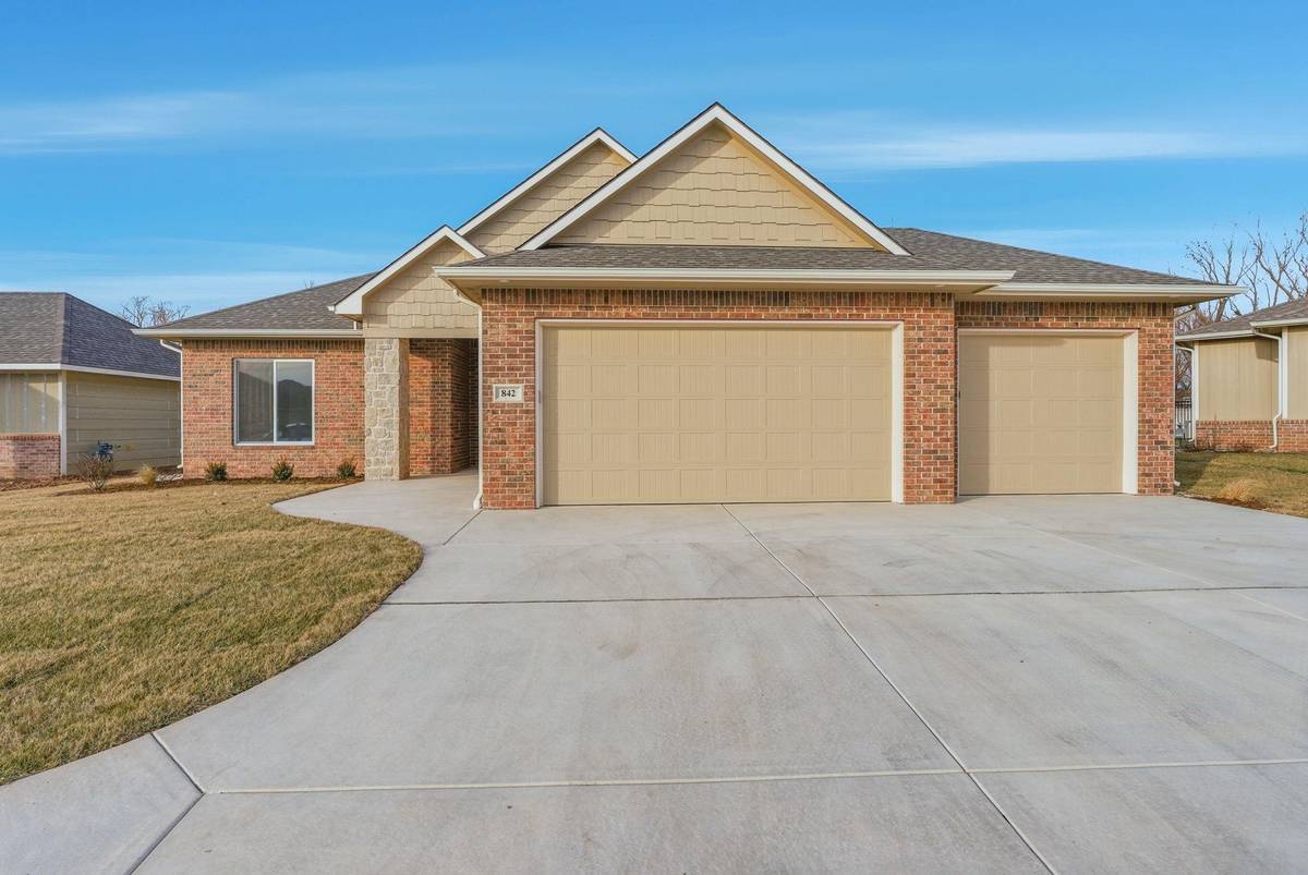 842 N Thornton Ct, Wichita, KS 67235