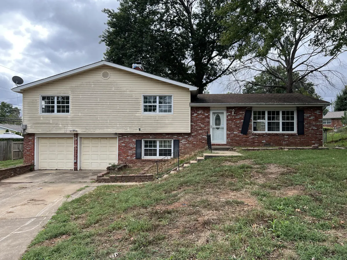 2918 E Clovis CIR, Springfield, MO 65804