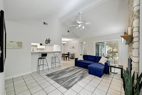 275 Mooring CIR #B, Lakeway, TX 78734