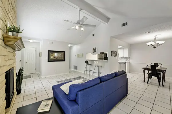 275 Mooring CIR #B, Lakeway, TX 78734