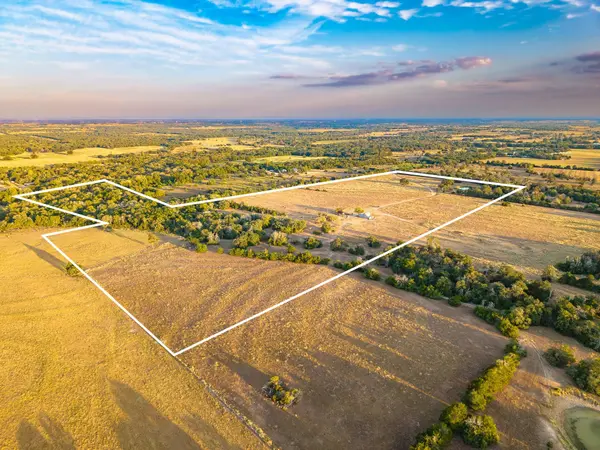 5325 E Blaschke RD, Schulenburg, TX 78956