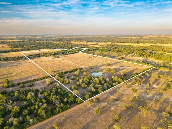 5325 E Blaschke RD, Schulenburg, TX 78956