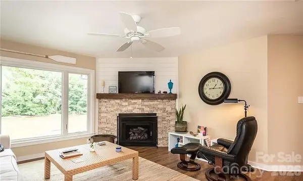 2200 6th ST NW #4, Hickory, NC 28601