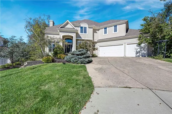 11013 S Glenview LN, Olathe, KS 66061