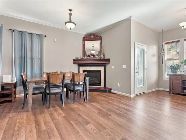 609 S Kisner CIR, Independence, MO 64056