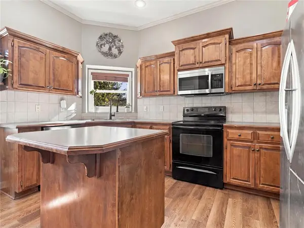 609 S Kisner CIR, Independence, MO 64056