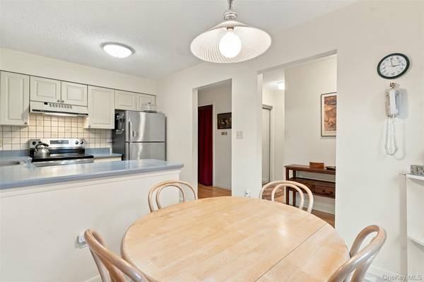 30 E Knoll, Rhinebeck, NY 12572
