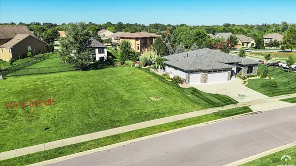 213 Stockade ST, Lawrence, KS 66047