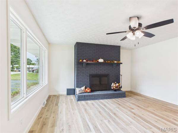 608 Sunset DR, Waynesville, MO 65583