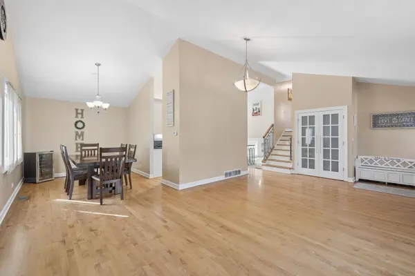 1613 Alamance PL, Downers Grove, IL 60516