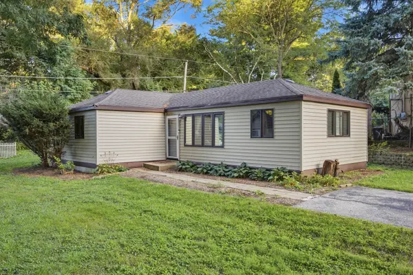 24 John ST, Crystal Lake, IL 60014