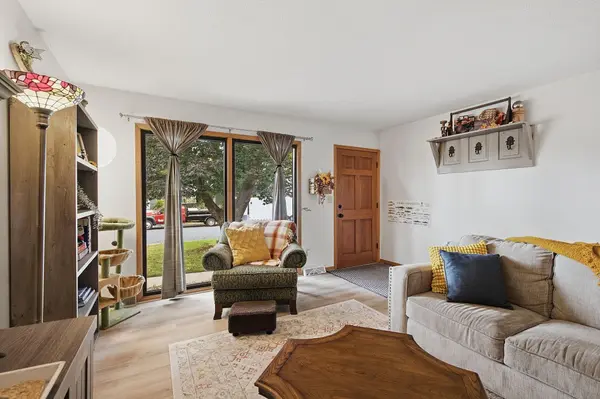 1016 Jackson ST S, Shakopee, MN 55379