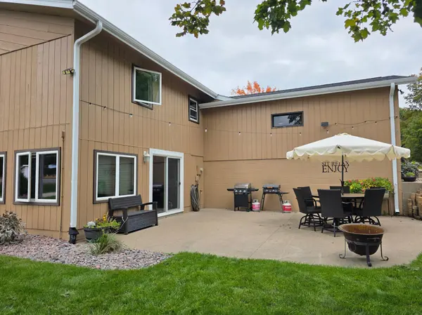 330 9th ST NW, Plainview, MN 55964