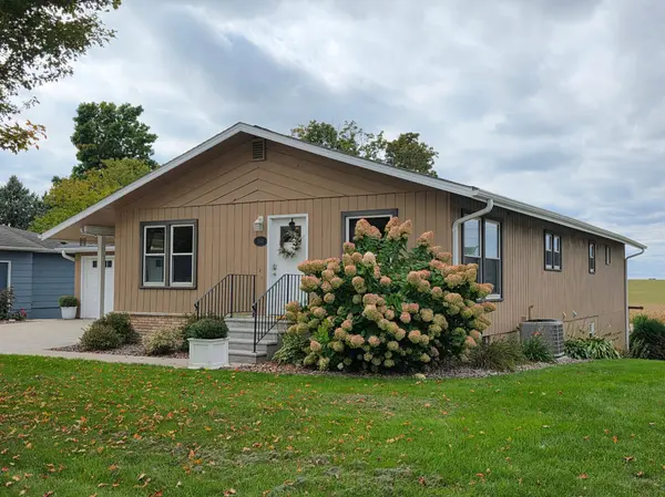 330 9th ST NW, Plainview, MN 55964
