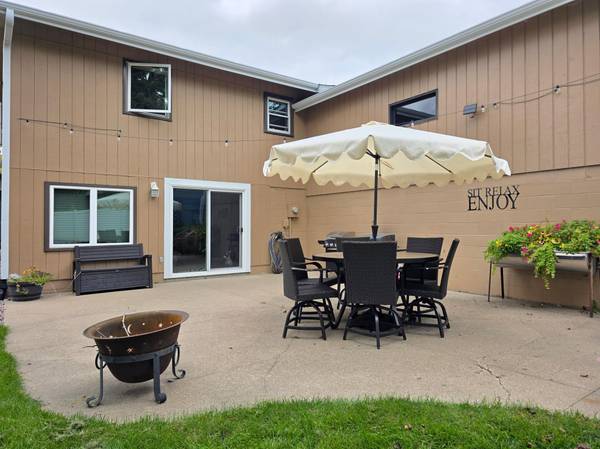 330 9th ST NW, Plainview, MN 55964