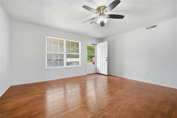 2117 Queensbury RD, Moore, OK 73160