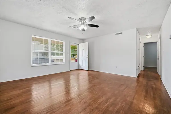 2117 Queensbury RD, Moore, OK 73160