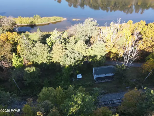152 Flagstone RD, Shohola, PA 18458