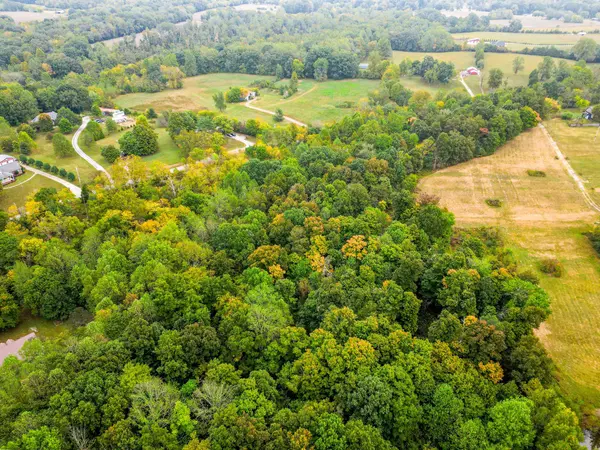 945 Bowling Branch Rd, Cottontown, TN 37048