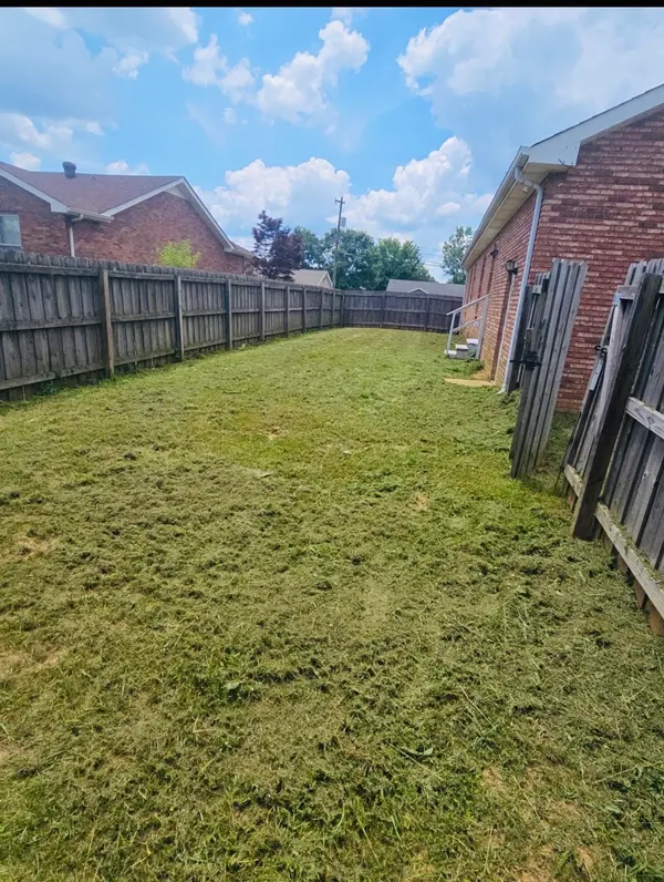 1000 Monica Dr, Clarksville, TN 37042