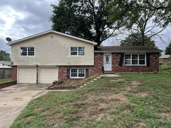 2918 E Clovis CIR, Springfield, MO 65804