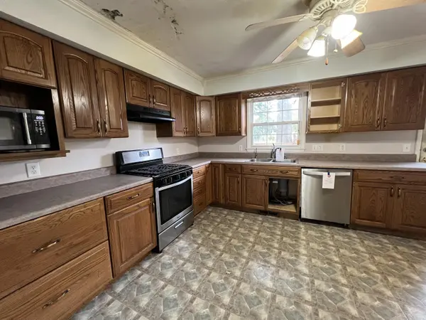 2918 E Clovis CIR, Springfield, MO 65804