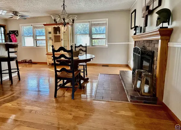 5861 SW 27th TER, Topeka, KS 66614
