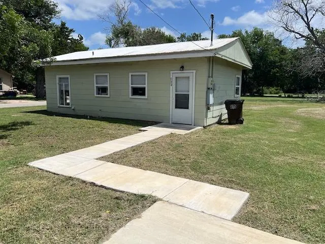 734 Trinity ST, Lockhart, TX 78644