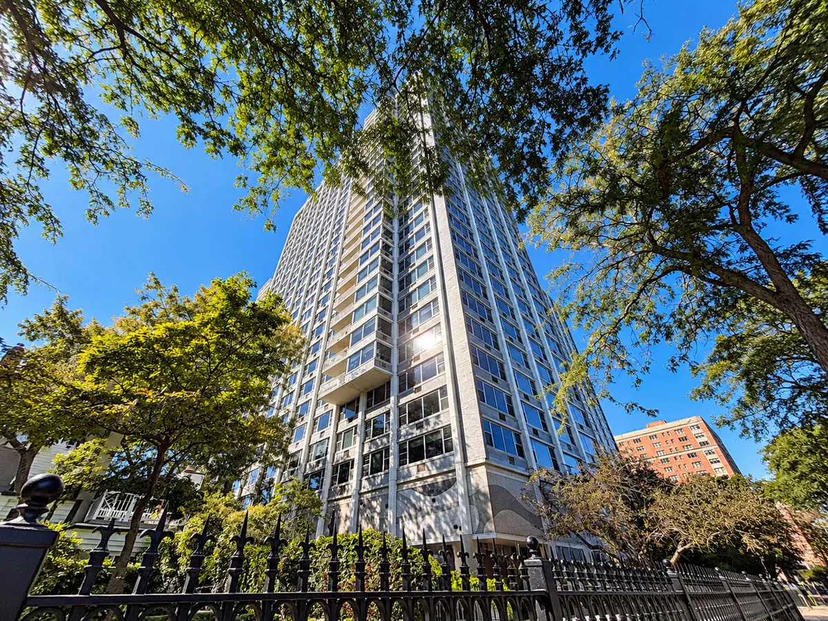 4250 N Marine DR #905, Chicago, IL 60613