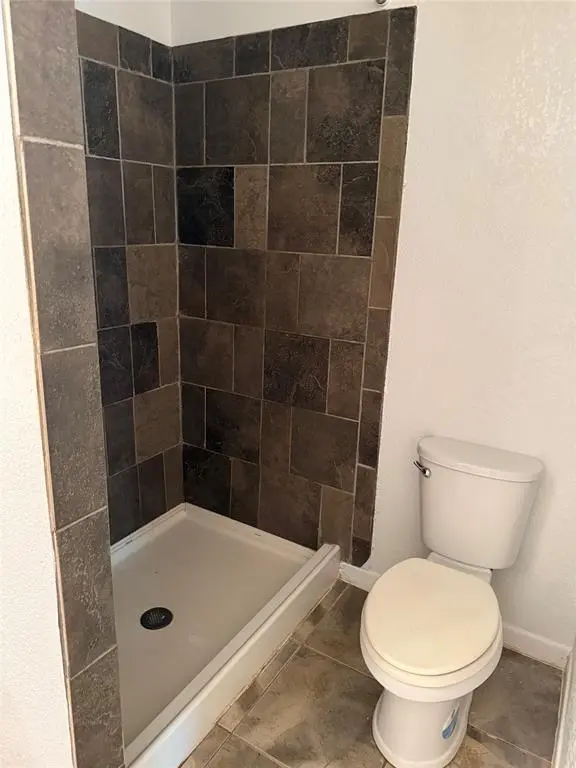 721 S Laurel Ave, Luling, TX 78648