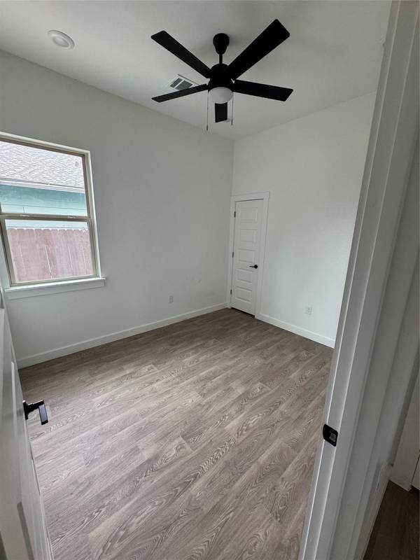 710 Bland ST, Taylor, TX 76574