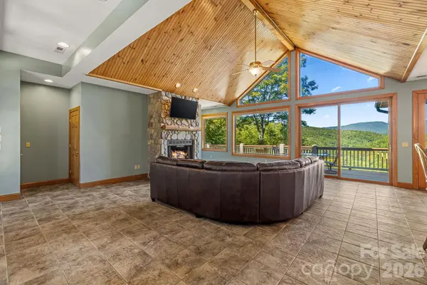 84 Silverado TRL, Whittier, NC 28789
