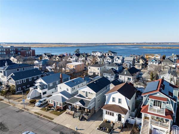 535 W Hudson ST, Long Beach, NY 11561