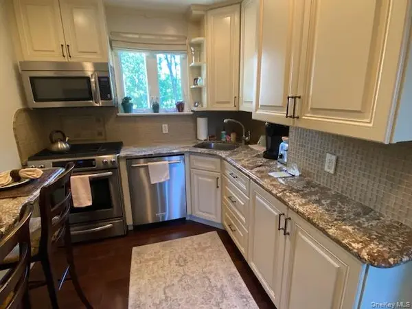 264-63 Langston AVE #2nd floor, Glen Oaks, NY 11004