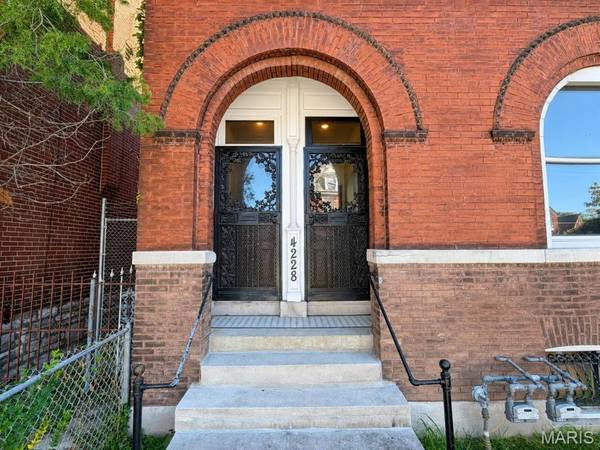 4228 Virginia AVE, St Louis, MO 63111
