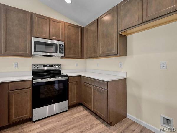 1911 Longview LN, Rolla, MO 65401