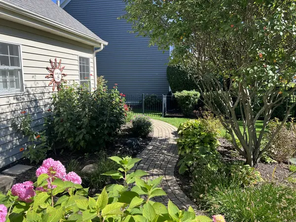 39W421 Olinger LN, Geneva, IL 60134