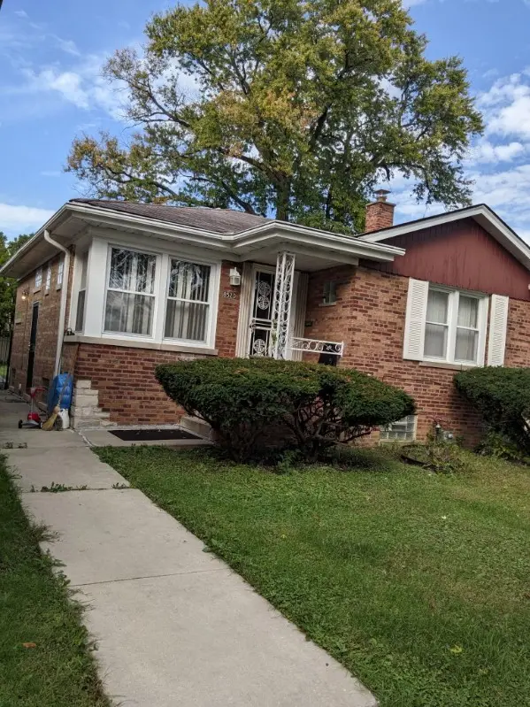 8520 S Laflin ST, Chicago, IL 60620