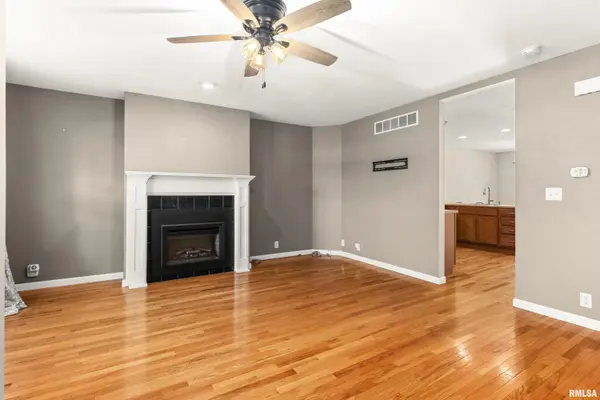 404 HOLLAND RD #3, Germantown Hills, IL 61548