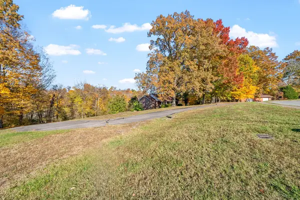 1075 Fuji Ln, Clarksville, TN 37040