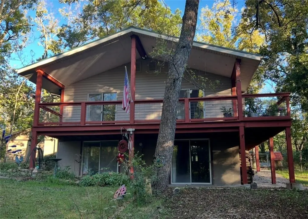 9371 Village LN, Ozawkie, KS 66070