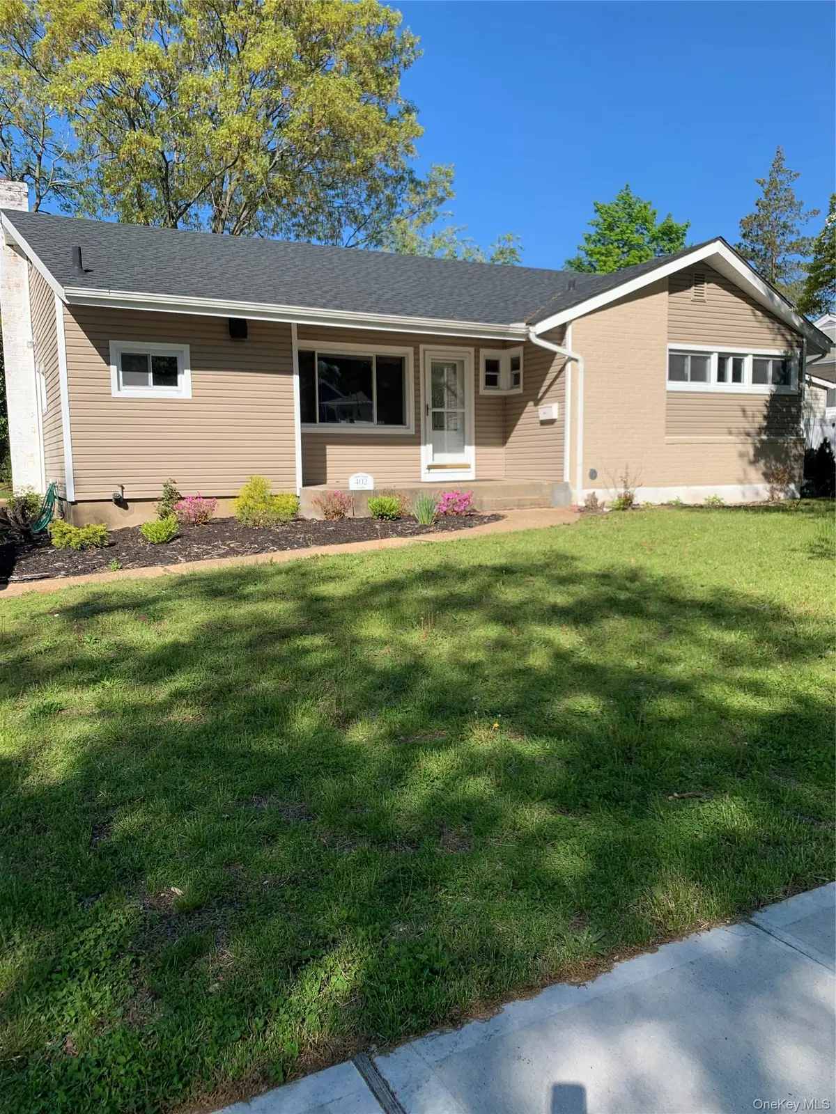 402 Leslie LN, Uniondale, NY 11553