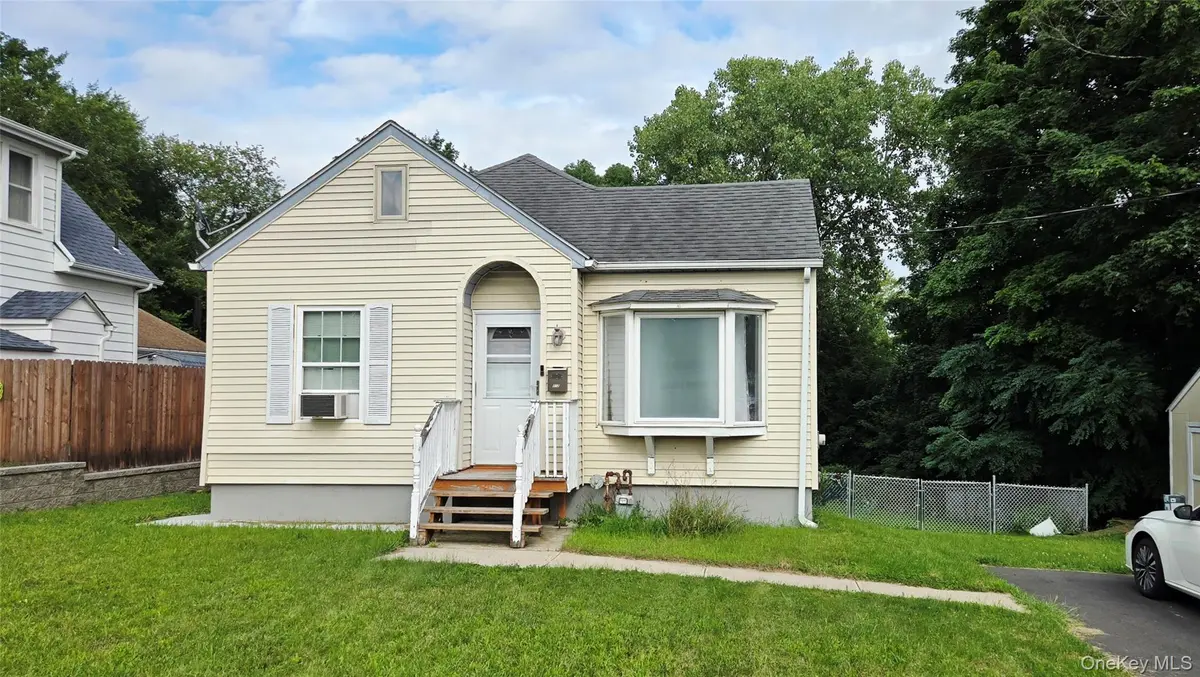 102 Sproat ST, Middletown, NY 10940