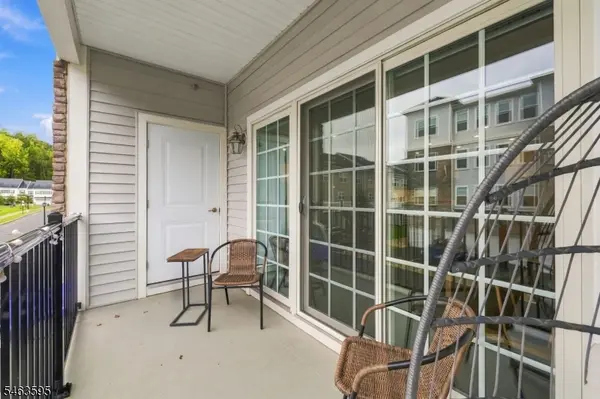 11 Veterans Way #121, Morris Plains Boro, NJ 07950