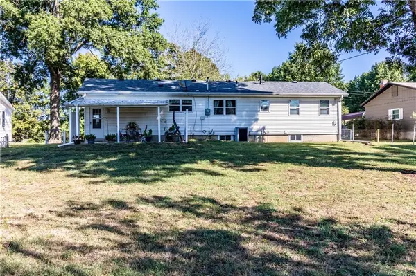 305 Hillcrest DR, Windsor, MO 65360