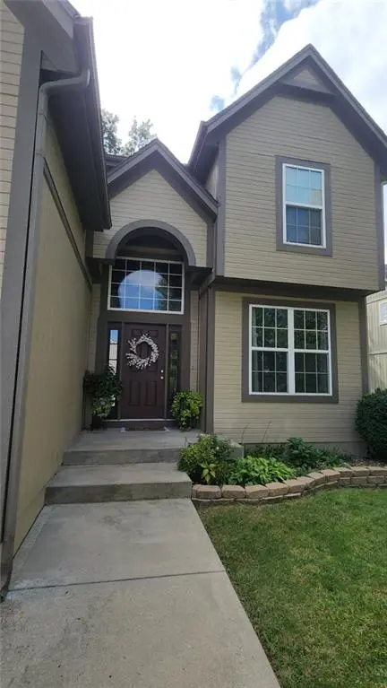 541 E Mockingbird ST, Gardner, KS 66030