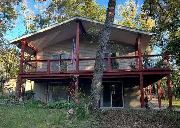 9371 Village LN, Ozawkie, KS 66070