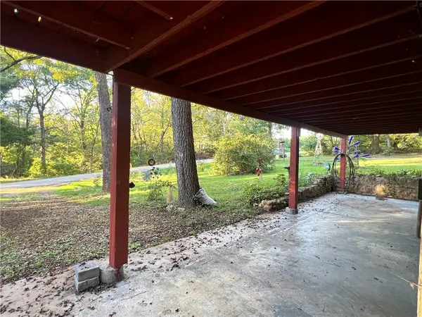 9371 Village LN, Ozawkie, KS 66070