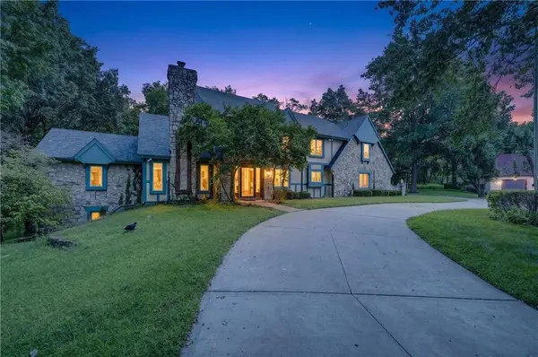 6807 Cedar Bend ST #NW, Parkville, MO 64152